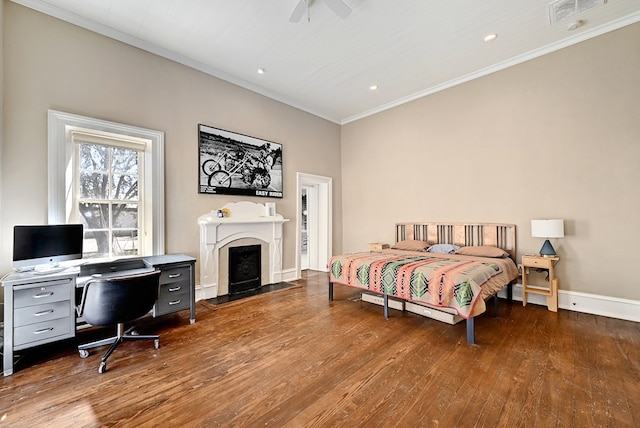 bedroom with ceiling fan, crown molding, and hardwood / wood-style flooring