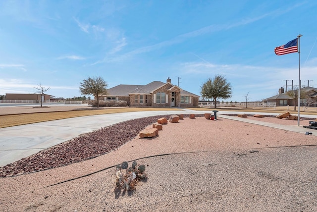 view of front of house with driveway