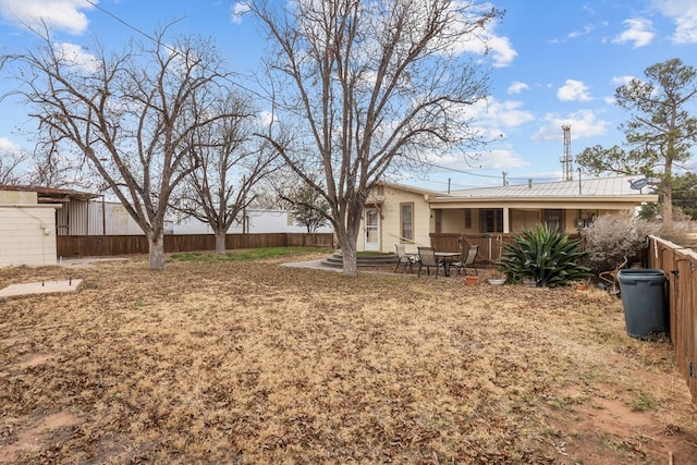 view of yard featuring a patio area