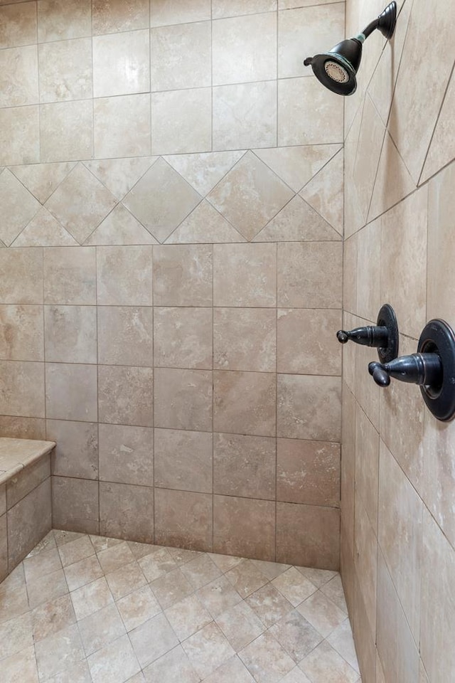 bathroom featuring tiled shower