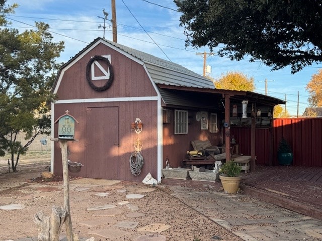 view of outbuilding