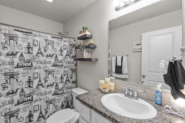 bathroom featuring a shower with curtain, vanity, and toilet