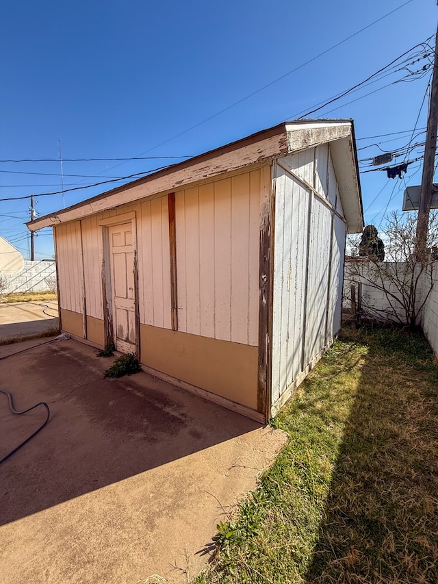 view of outbuilding