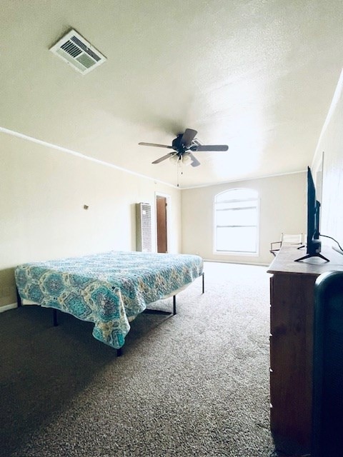 bedroom featuring ceiling fan and carpet