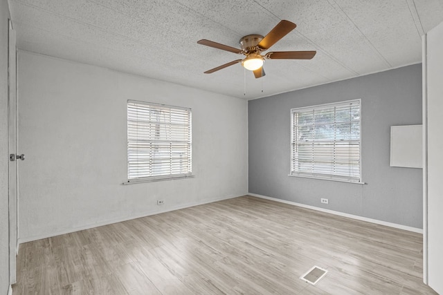 empty room featuring light hardwood / wood-style floors and ceiling fan