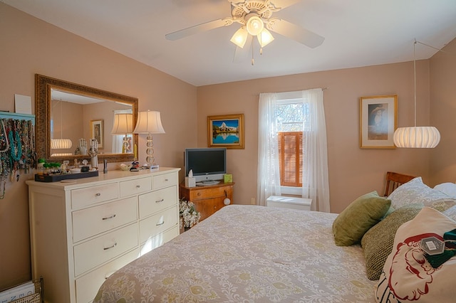 bedroom featuring ceiling fan