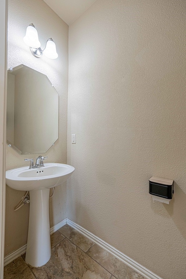 bathroom featuring sink