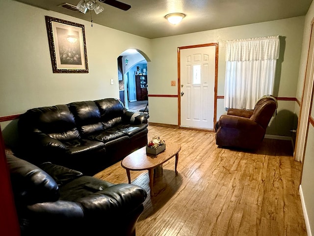 living room with light wood-type flooring, plenty of natural light, and ceiling fan