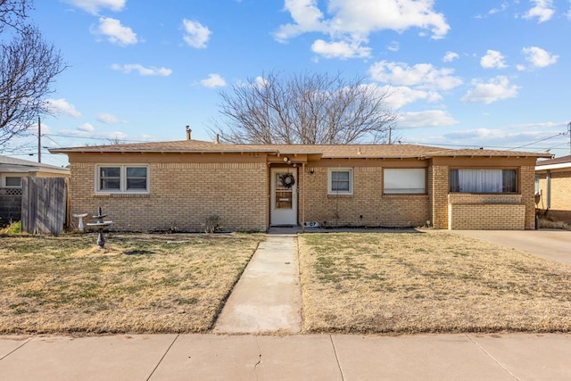 ranch-style house featuring a front lawn