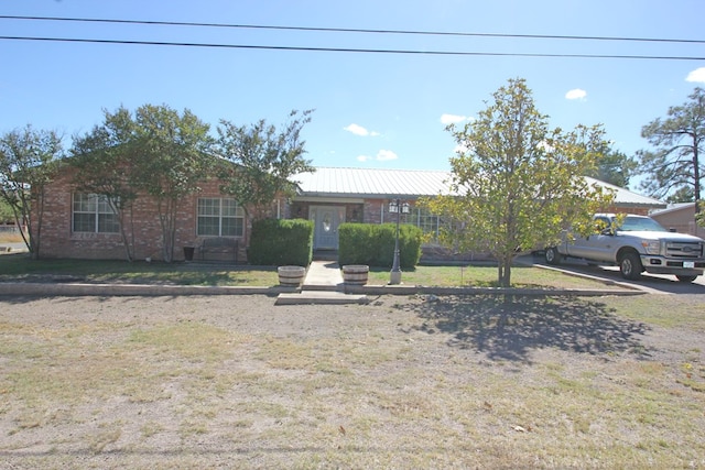 ranch-style home with a front yard