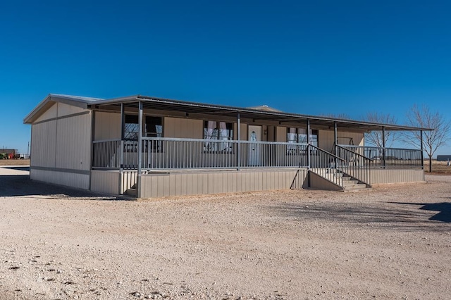 manufactured / mobile home featuring an outdoor structure