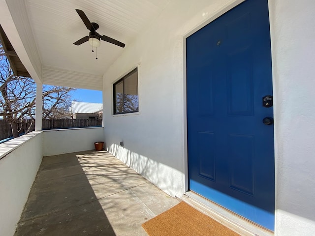 property entrance featuring ceiling fan