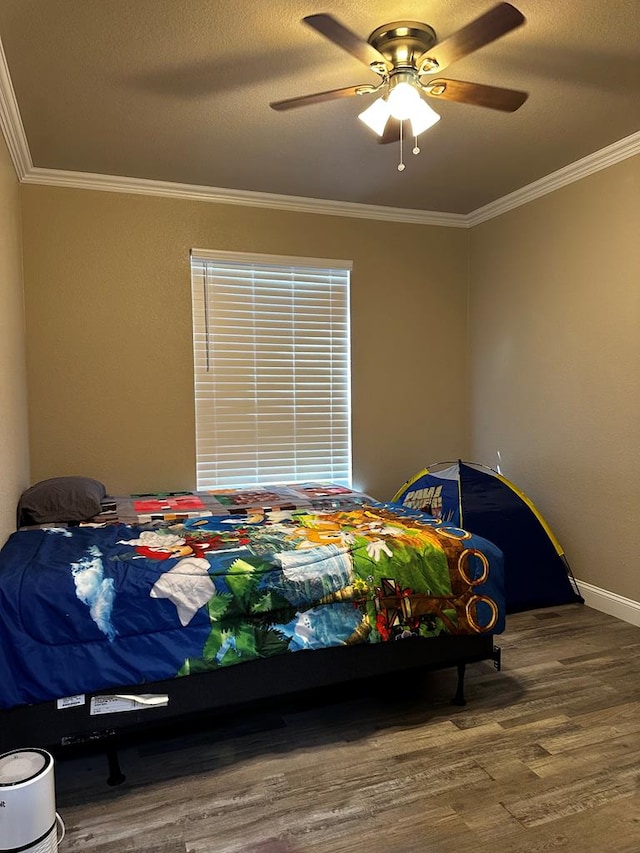 bedroom featuring wood-type flooring, a textured ceiling, ceiling fan, and crown molding