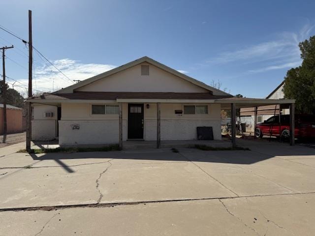 view of front of house with a carport and concrete driveway