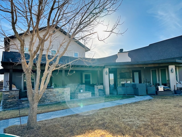 view of front of property with a front yard and a patio area