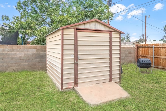 view of outdoor structure with a yard