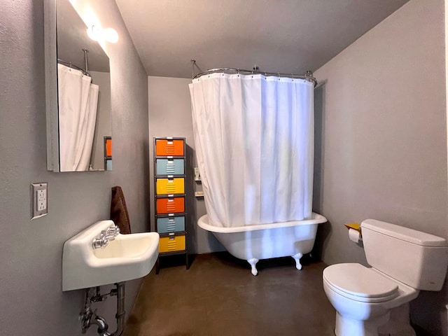 bathroom with sink, a bathtub, concrete flooring, and toilet