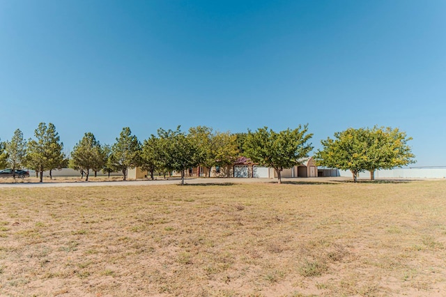 view of yard with a rural view