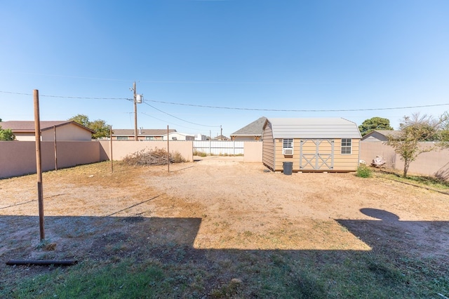 view of yard featuring a storage unit