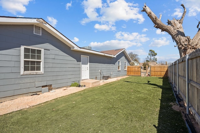 view of yard featuring a fenced backyard