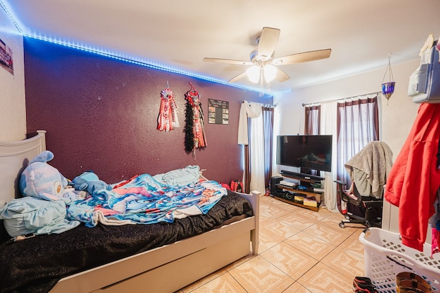 bedroom with ceiling fan