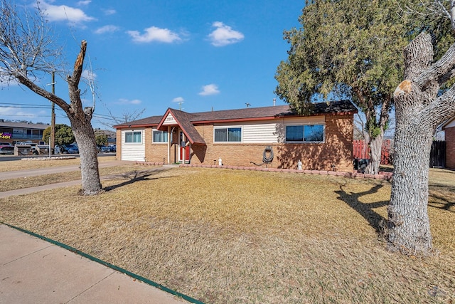 single story home with a front lawn