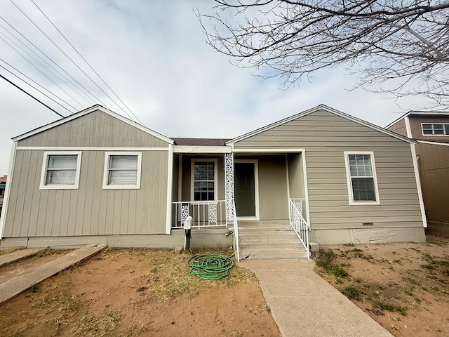 view of front of property featuring covered porch