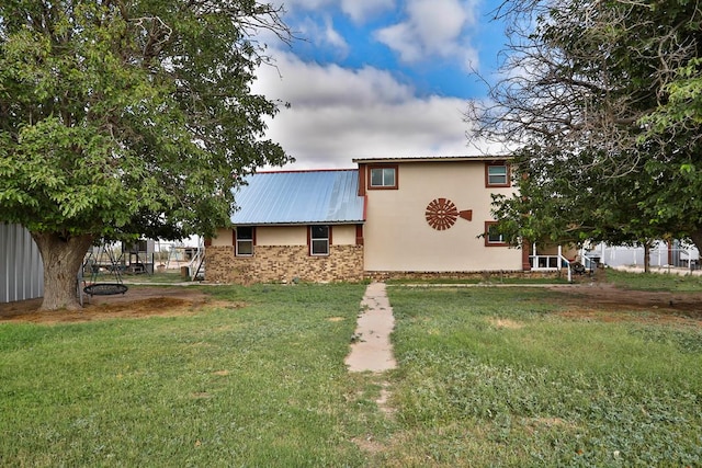 exterior space featuring a front yard