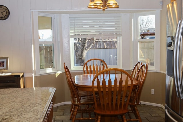 dining area with a notable chandelier