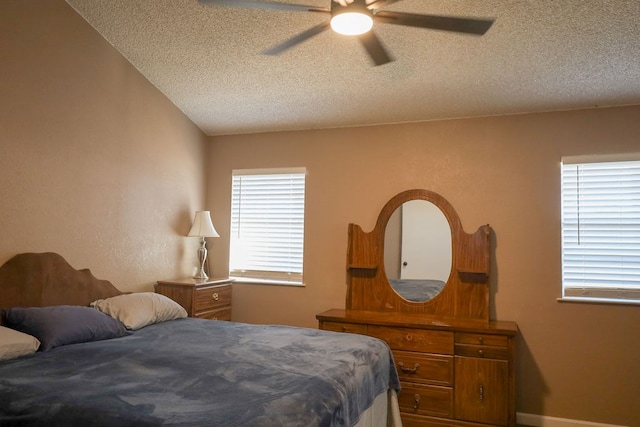 bedroom featuring ceiling fan and a textured ceiling