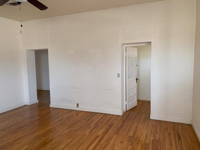 living area featuring hardwood / wood-style flooring and ceiling fan