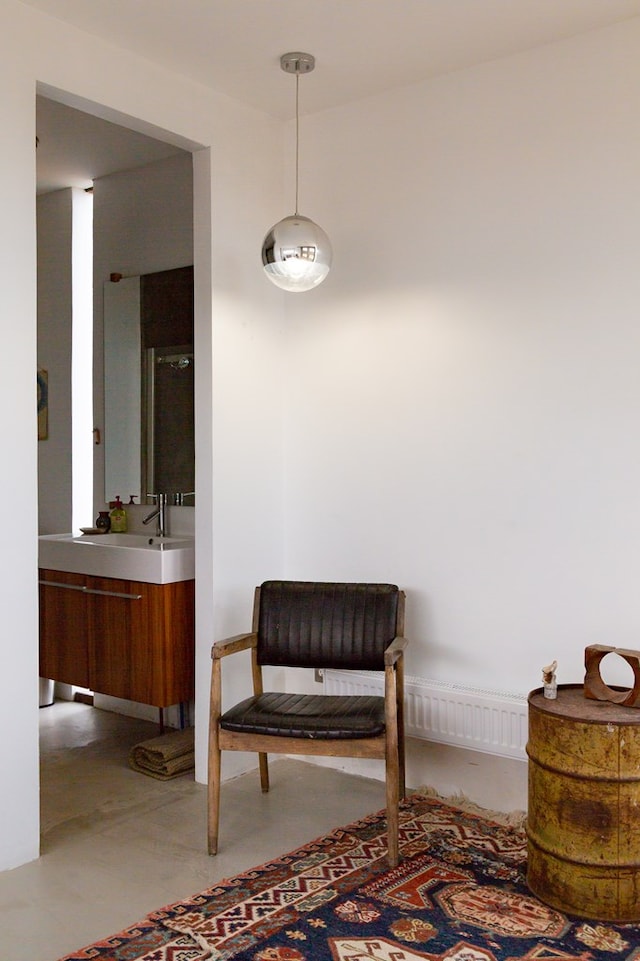 sitting room featuring sink and concrete floors