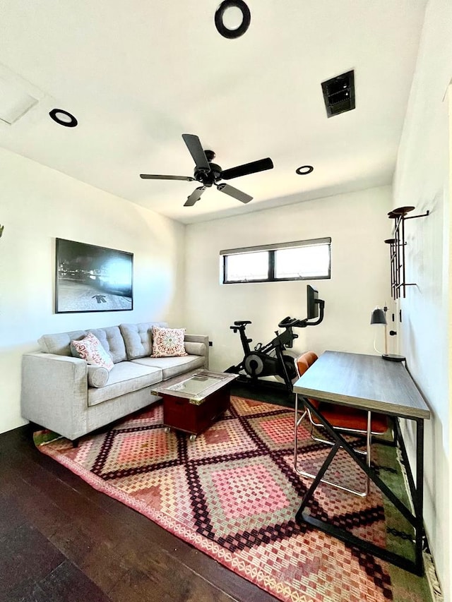 living area featuring recessed lighting and ceiling fan