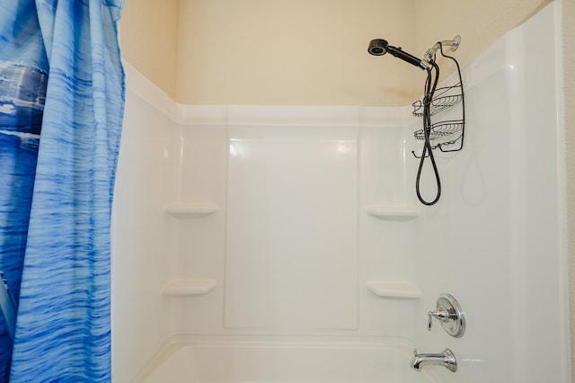 bathroom with shower / tub combo