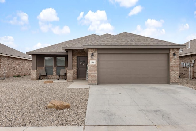 view of front facade featuring a garage