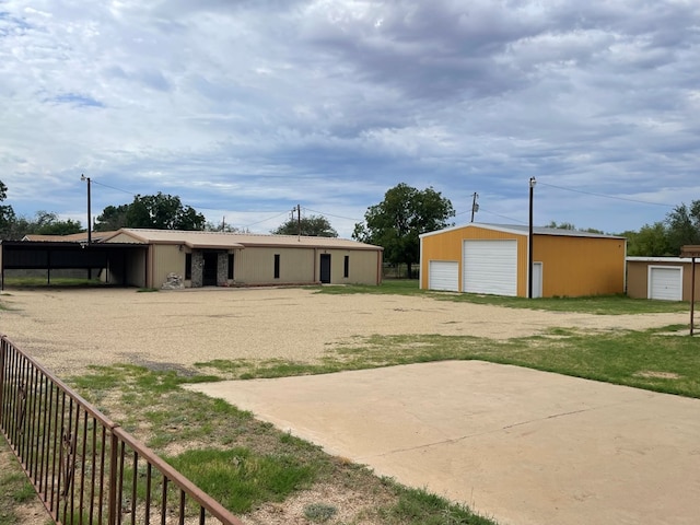 view of yard with an outbuilding and a garage