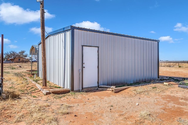 view of outdoor structure with an outdoor structure