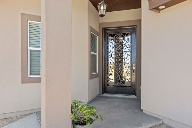 view of exterior entry featuring stucco siding