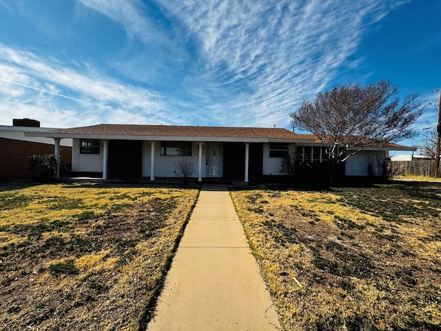 single story home with a front yard