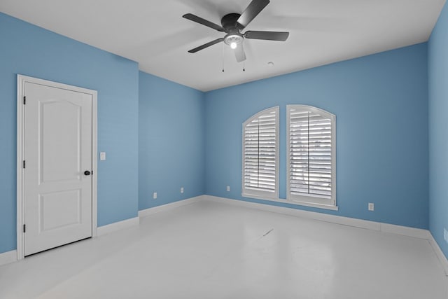 empty room with ceiling fan