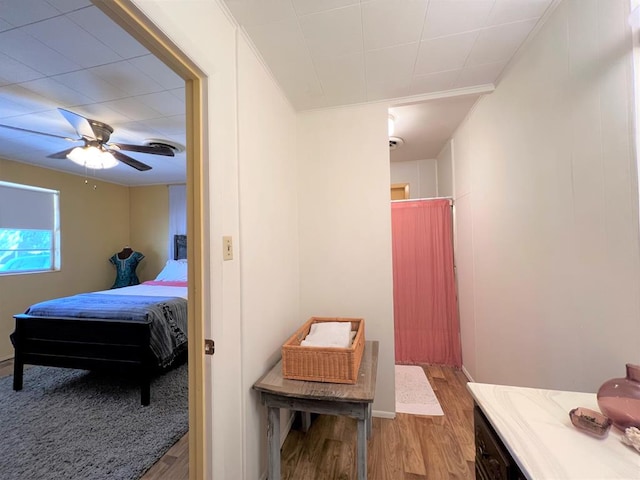 interior space featuring hardwood / wood-style floors, ceiling fan, and crown molding