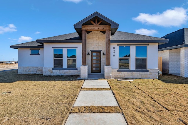 view of front of house featuring a front lawn