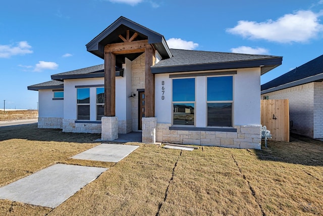 view of front of home featuring a front lawn