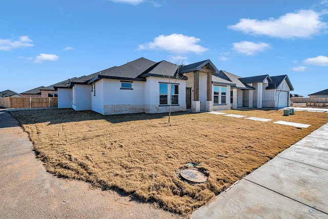 view of front facade featuring a front lawn