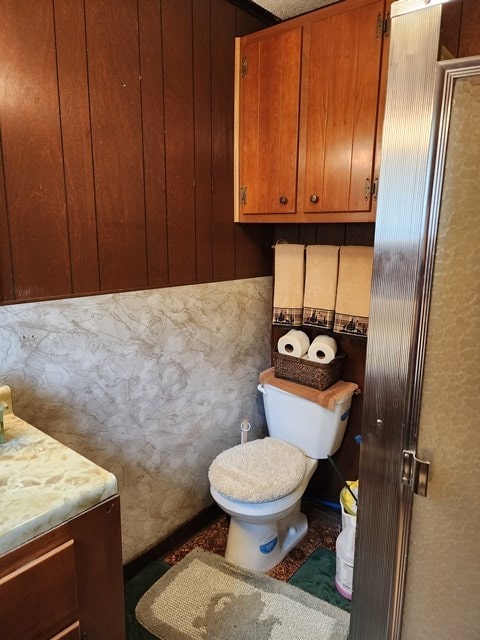 bathroom featuring toilet and vanity