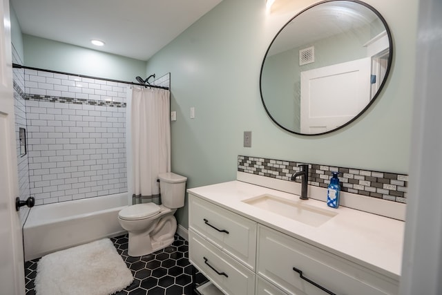 full bathroom featuring vanity, backsplash, shower / tub combo with curtain, and toilet