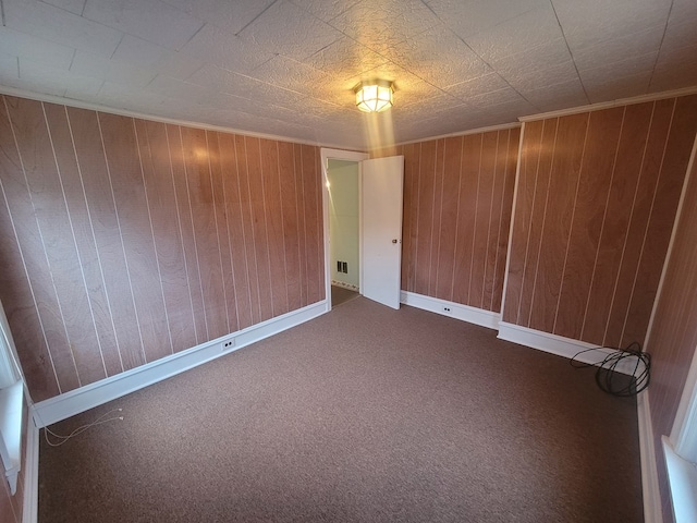 unfurnished room featuring ornamental molding and carpet