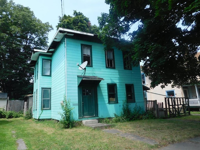 view of front of house with a front yard