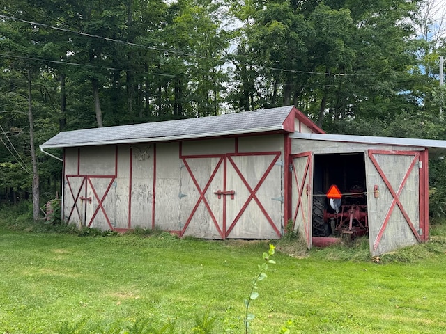 view of outdoor structure with a lawn