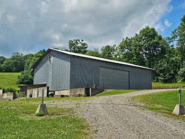 40 W Hebron Rd, Coudersport, PA 16915 - view of pole building featuring driveway and a yard